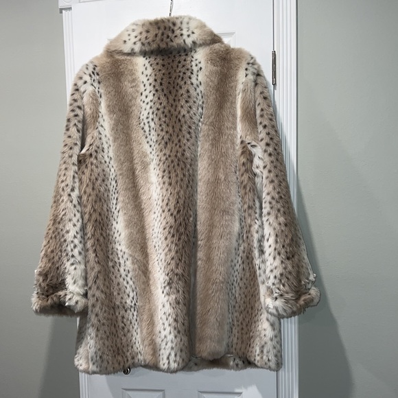 Dennis Basso Faux Fur - Picture 7 of 7